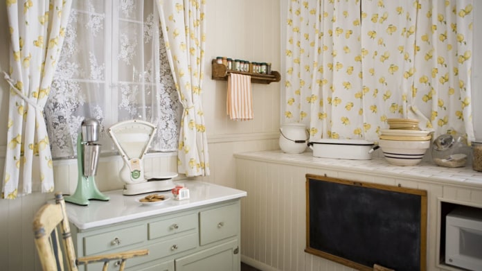 Dekorativní záclonky jsou pořádné retro. Dekorativní záclonky jsou pořádné retro.