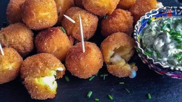 Smažené bramborové krokety s kozím sýrem Smažené bramborové krokety s kozím sýrem