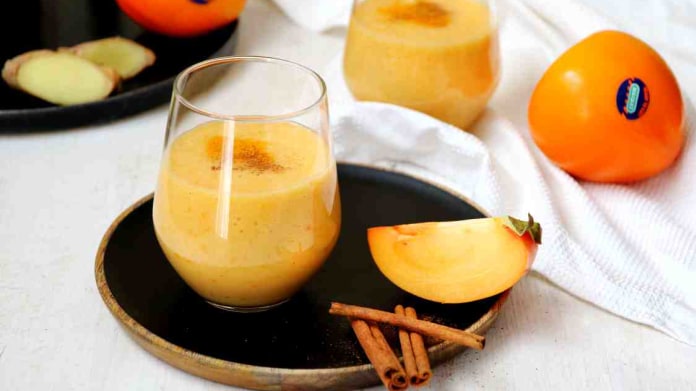 Zimní smoothie s kaki a voňavým kořením Zimní smoothie s kaki a voňavým kořením