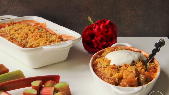 Domácí rebarborový crumble Domácí rebarborový crumble