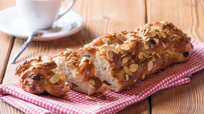 Máslová vánočka ze 6 pramenů krok za krokem Máslová vánočka ze 6 pramenů krok za krokem