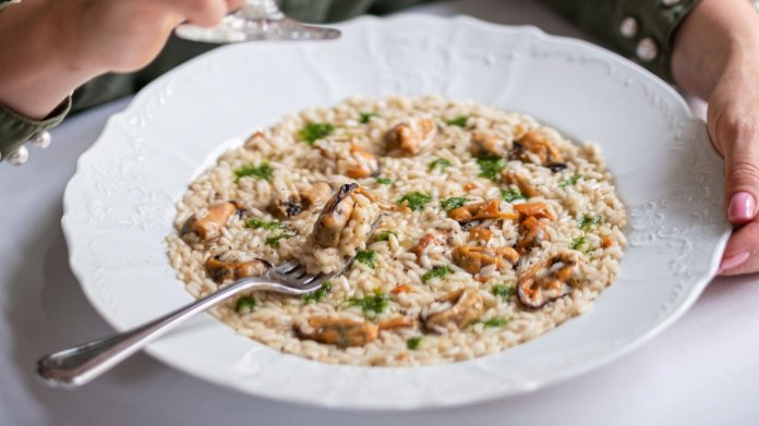 Italské risotto s mušlemi a rukolovým pestem Italské risotto s mušlemi a rukolovým pestem