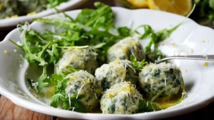 Špenátovo-ricottové gnocchi s citronem Špenátovo-ricottové gnocchi s citronem