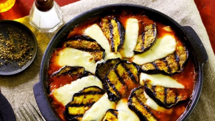 Lilek a la parmigiana na grilu Lilek a la parmigiana na grilu