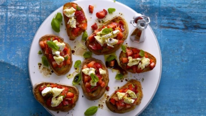 Jahodová bruschetta Jahodová bruschetta