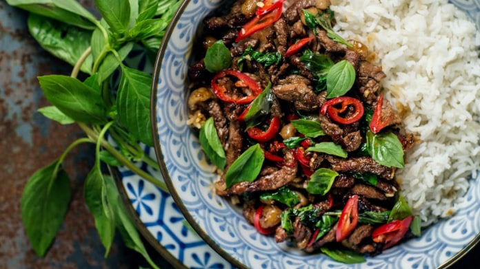 Hovězí maso s thajskou bazalkou a chilli podle Kamu Hovězí maso s thajskou bazalkou a chilli podle Kamu
