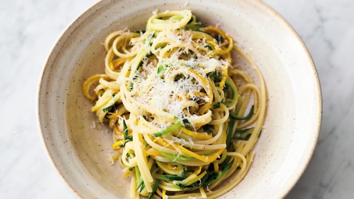 Citronovo-cuketové linguine Citronovo-cuketové linguine