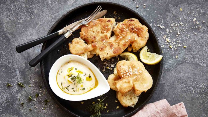 Smažený květák ve vinném těstíčku s citronovou majonézou Smažený květák ve vinném těstíčku s citronovou majonézou