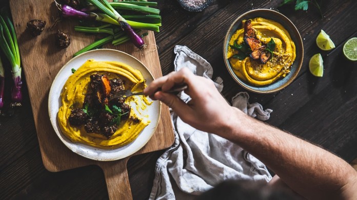 Hummus z kořenové zeleniny Hummus z kořenové zeleniny