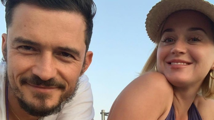 Orlando Bloom v sandálech s ponožkama 1 Orlando Bloom v sandálech s ponožkama 1