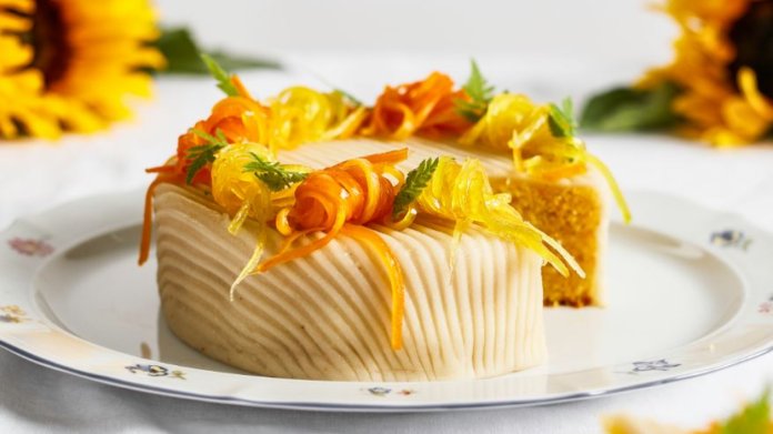 Švýcarský mrkvový dort s mandarinkovou marmeládou Švýcarský mrkvový dort s mandarinkovou marmeládou