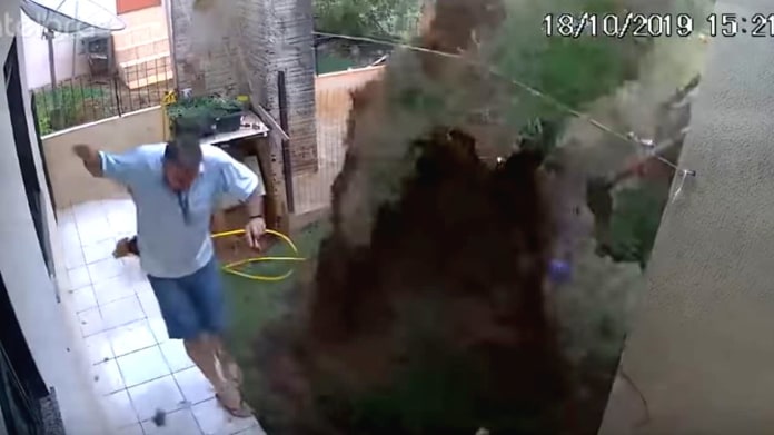 Exploze na zahradě 1 Exploze na zahradě 1
