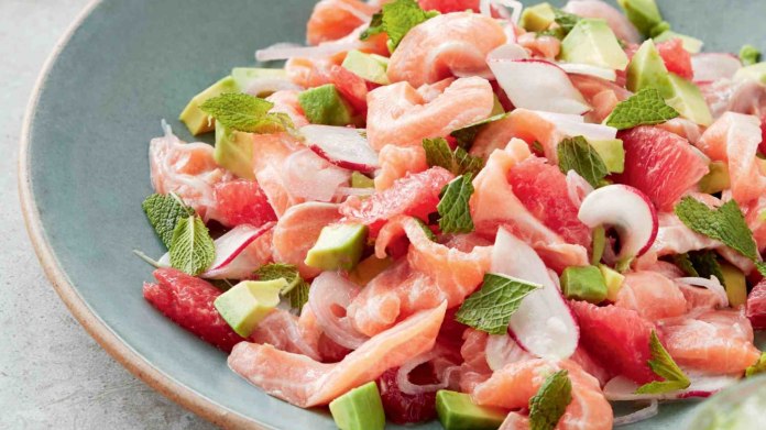 Lososové ceviche s grapefruitem, avokádem a mátou Lososové ceviche s grapefruitem, avokádem a mátou