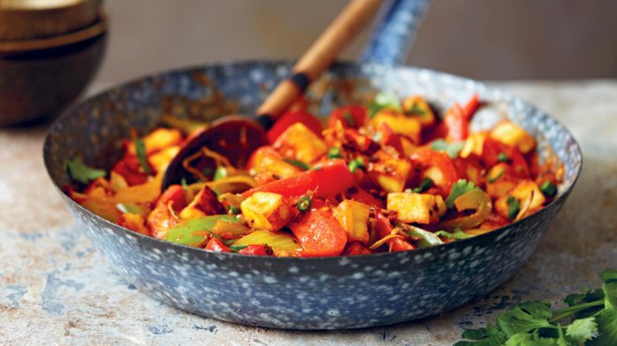 Paneer kadhai s rajčaty a paprikami Paneer kadhai s rajčaty a paprikami