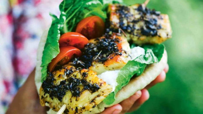 Halloumi souvlaki pita kapsy Halloumi souvlaki pita kapsy