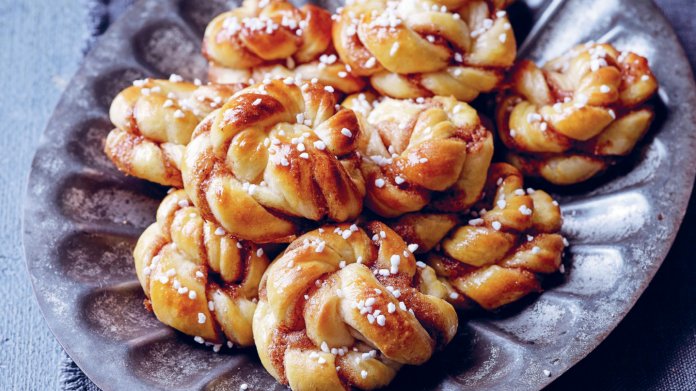 Skořicové uzly Kanelbullar Skořicové uzly Kanelbullar