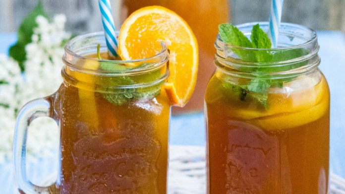 Osvěžující bezová limonáda s mátou Osvěžující bezová limonáda s mátou