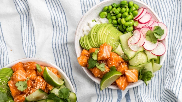 Havajské poke bowl s lososem Havajské poke bowl s lososem