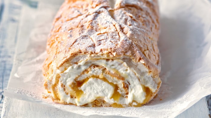 Sněhová roláda s citronovým krémem Sněhová roláda s citronovým krémem