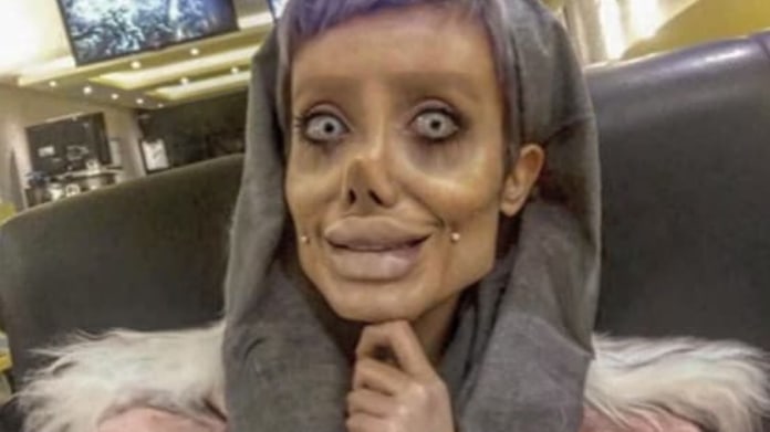 Zombie Angelina míří do vězení 1 Zombie Angelina míří do vězení 1