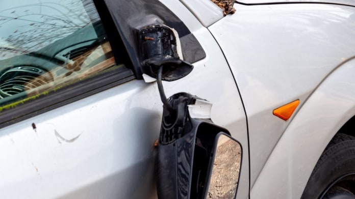 Zdravotnici vandalové posprejovali auto 1 Zdravotnici vandalové posprejovali auto 1