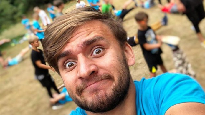 Tary poslal klukovi dojemný vzkaz. 1 Tary poslal klukovi dojemný vzkaz. 1