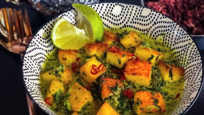Palak paneer - domácí kozí panýr se špenátem Palak paneer - domácí kozí panýr se špenátem