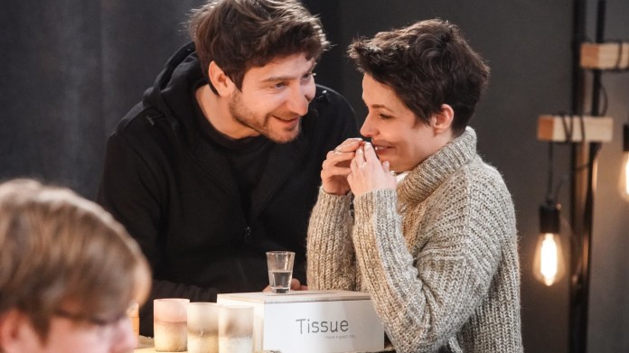 Jiskra mezi Davidem a Šářkou přeskočila na večírku Jiskra mezi Davidem a Šářkou přeskočila na večírku