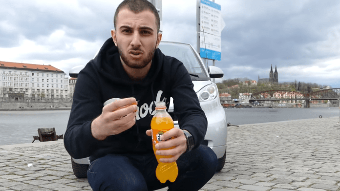 MikeJePan a falešná bomba MikeJePan a falešná bomba