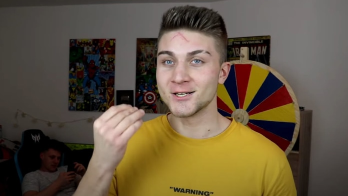 Datel útočí na MikeJePan. Datel útočí na MikeJePan.