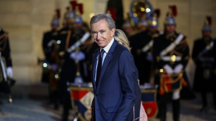 Bernard Arnault věnoval na rekonstrukci katedrály Notre-Dame přes 5 miliard korun. Bernard Arnault věnoval na rekonstrukci katedrály Notre-Dame přes 5 miliard korun.