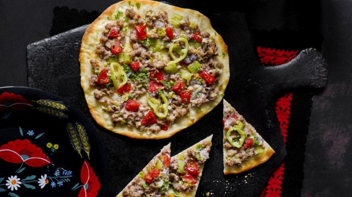 Arménská pizza lahmadžo Arménská pizza lahmadžo