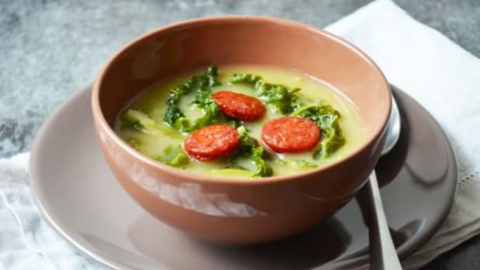 Kapustová polévka Caldo verde Kapustová polévka Caldo verde