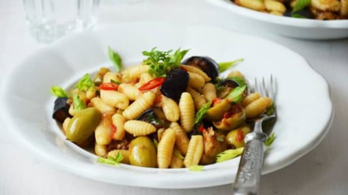 Gnocchetti sardi con caponata Gnocchetti sardi con caponata