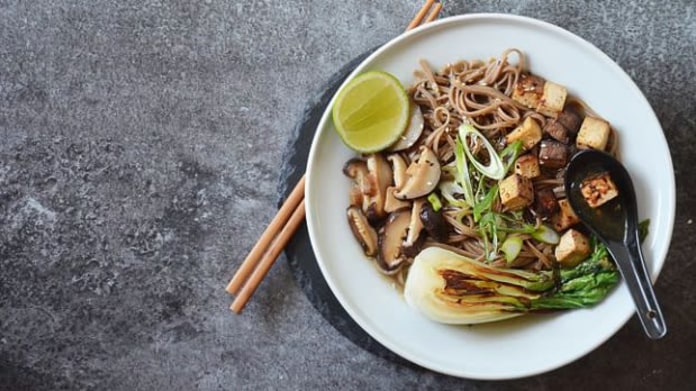 Polévka se soba nudlemi Polévka se soba nudlemi