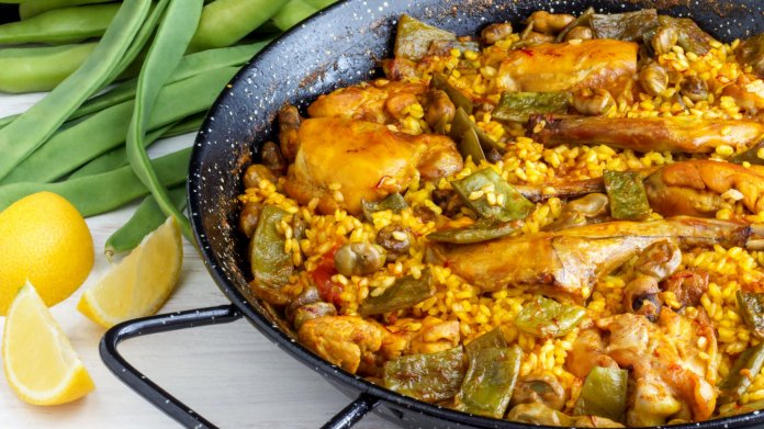 Paella valenciana – autentický recept, který můžete vyzkoušet doma Paella valenciana – autentický recept, který můžete vyzkoušet doma