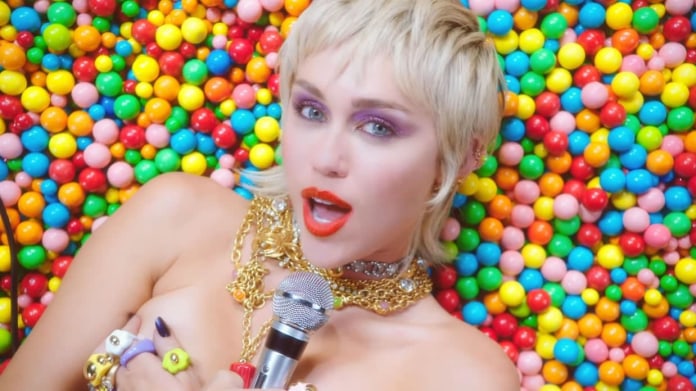 Miley Cyrus má nový klip 1 Miley Cyrus má nový klip 1