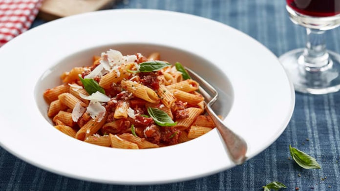 Penne s králičím ragú na boloňský způsob Penne s králičím ragú na boloňský způsob