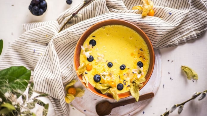 Smoothie bowl s mangem Smoothie bowl s mangem