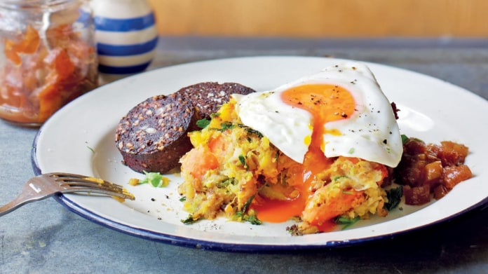 Bubble and squeak s hruškovo-jablečným čatní Bubble and squeak s hruškovo-jablečným čatní