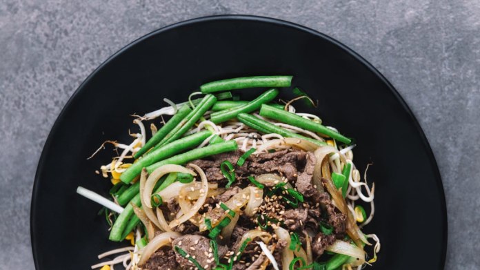 Soba nudle s hovězím masem Soba nudle s hovězím masem