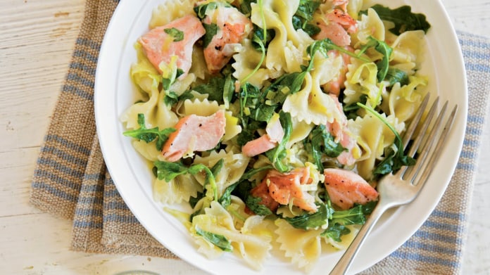 Farfalle s pórkem a lososem Farfalle s pórkem a lososem