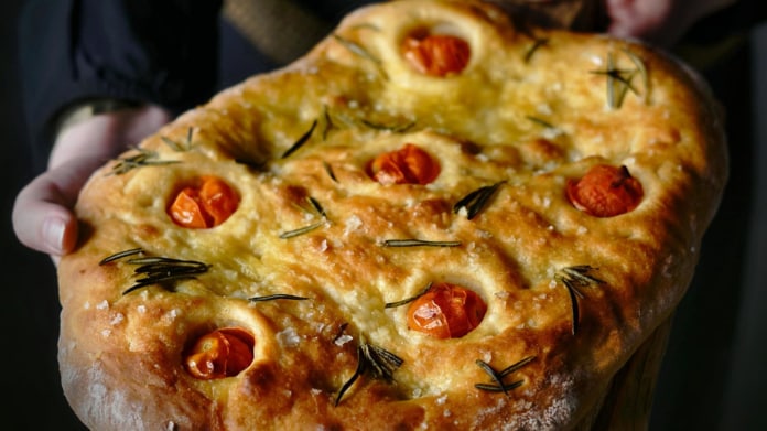 Focaccia s cherry rajčaty Focaccia s cherry rajčaty