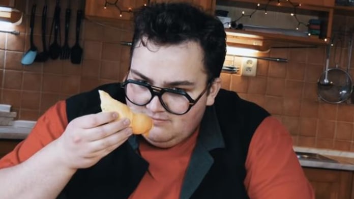 Fatty zkouší smradlavé ovoce Fatty zkouší smradlavé ovoce