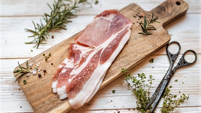 Slanina je zase v kurzu. Víte, jaký je rozdíl mezi špekem a slanou nebo proč některá při smažení prská a jiná skoro vůbec? Slanina je zase v kurzu. Víte, jaký je rozdíl mezi špekem a slanou nebo proč některá při smažení prská a jiná skoro vůbec?