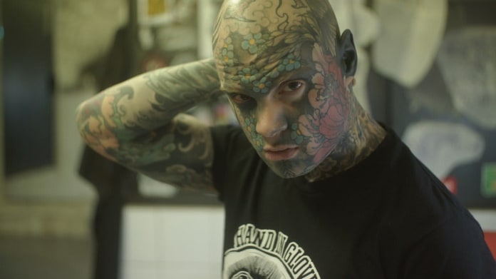 Potetovaný učitel základní školy 2 Potetovaný učitel základní školy 2