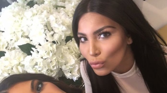 Kim Kardashian s dvojnicí Kim Kardashian s dvojnicí