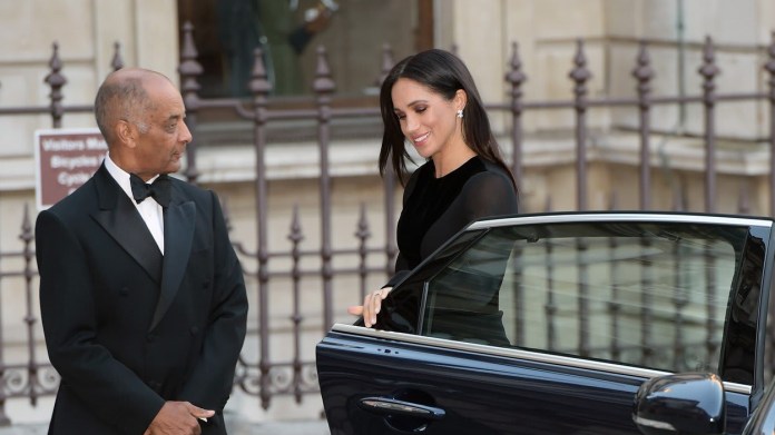 Meghan Markle si sama zabouchla dveře od auta. Meghan Markle si sama zabouchla dveře od auta.