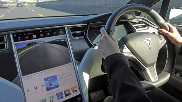 Honička s autopilotem Tesly 2 Honička s autopilotem Tesly 2