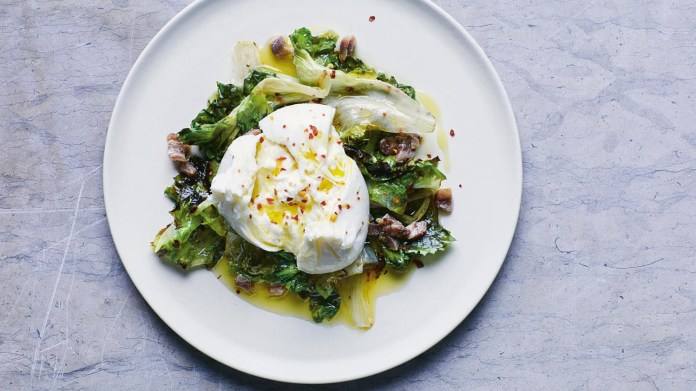 Burrata s opečeným štěrbákem a chilli Burrata s opečeným štěrbákem a chilli